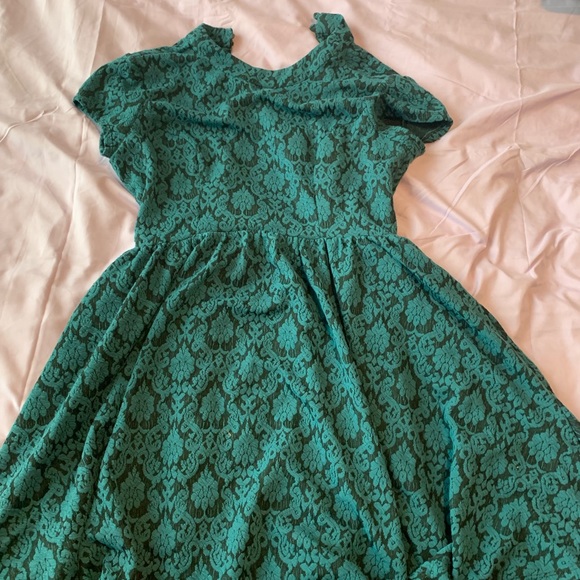 Multiple dresses - Picture 3 of 7